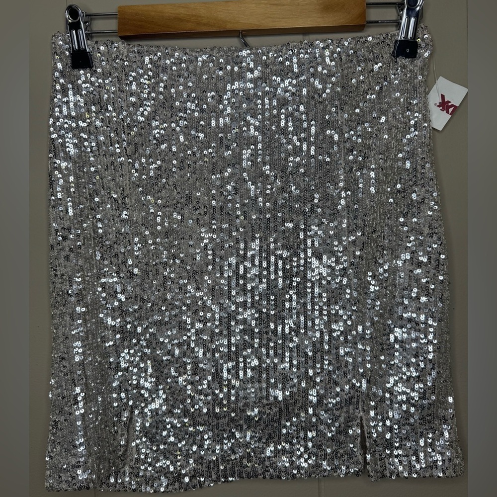 NWT Love on a hanger Silver Sequin Lined Side Zip Mini Skirt Jrs 5 Womens XS